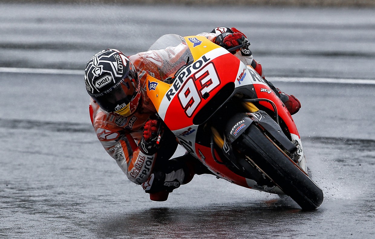 Rain disrupts second day of Valencia Test - MotoGP