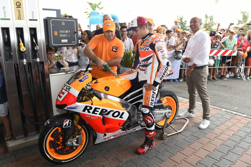 Marc Marquez refuels in Corpolo (Italy), on the road to Misano
