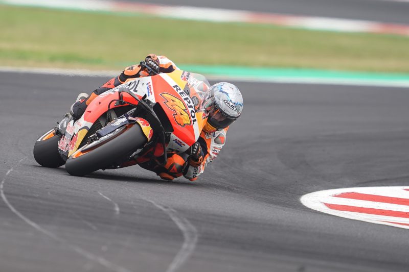Espargaro keeps his cool for fourth on the grid